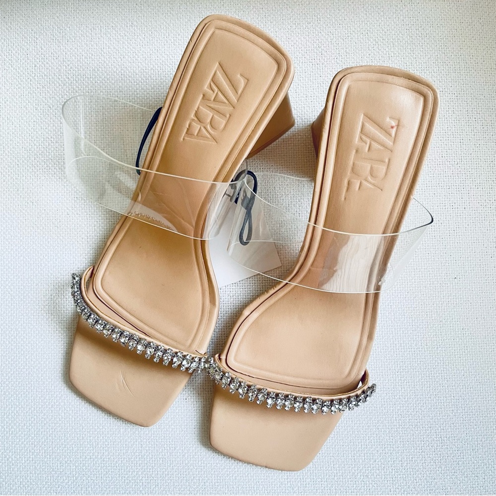 Zara 💛 VINYL HIGH-BLOCK-HEEL
SANDALS / NWT